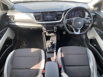 Used Kia Stonic 2018 for sale - 79186553: Photo