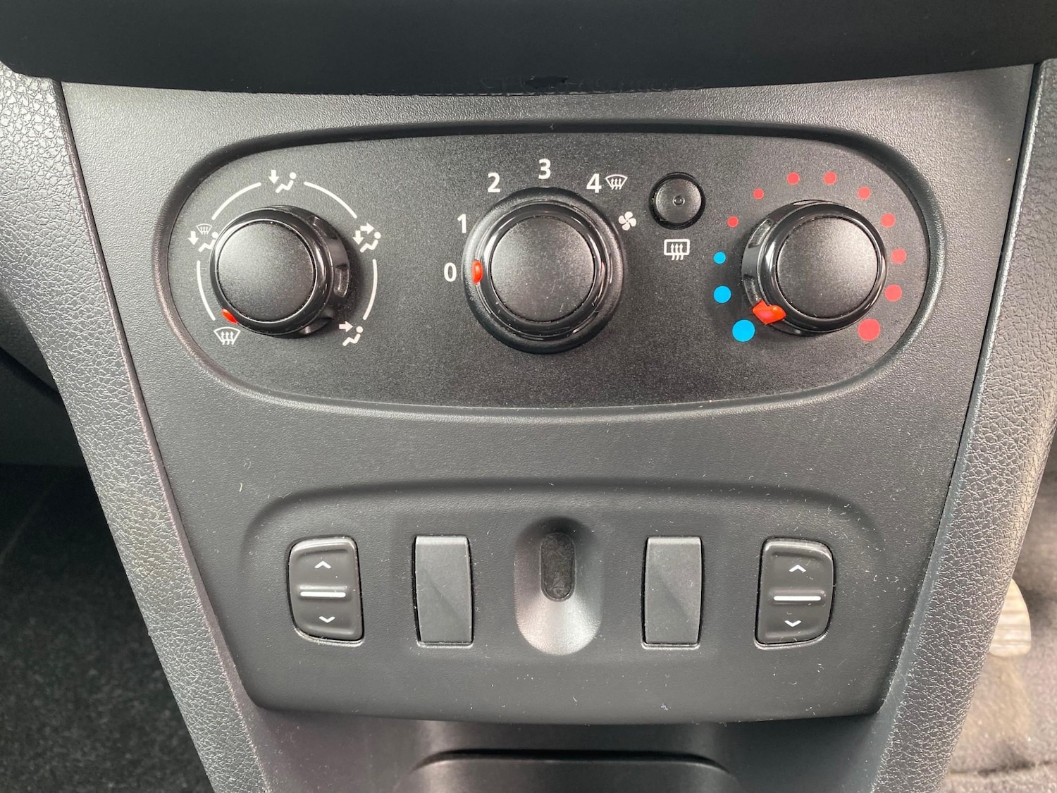 Used Dacia Sandero 2015 for sale - 77989484: Photo 17