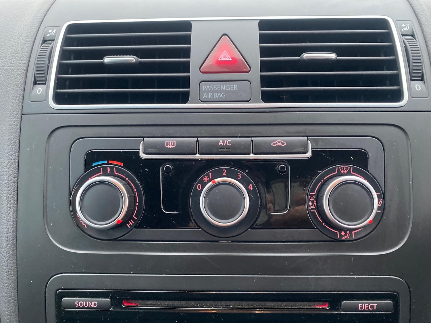 Used Volkswagen Touran 2012 for sale - 77037071: Photo 24