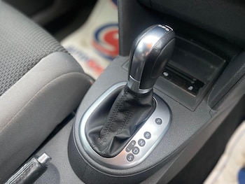 Used Volkswagen Touran 2012 for sale - 77037071: Photo