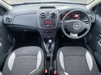 Used Dacia Sandero Stepway 2015 for sale - 77236008: Photo