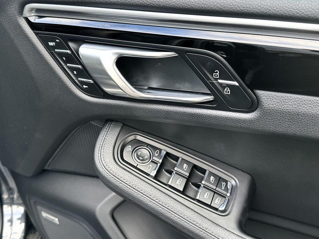 Used Porsche Macan 2020 for sale - 76901157: Photo 11