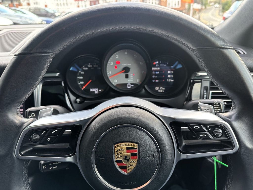 Used Porsche Macan 2020 for sale - 76901157: Photo 18