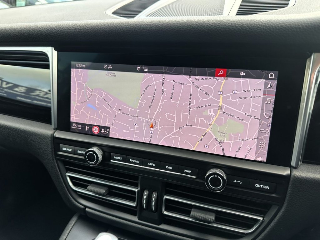 Used Porsche Macan 2020 for sale - 76901157: Photo 21