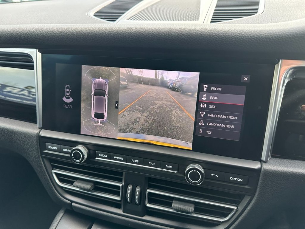 Used Porsche Macan 2020 for sale - 76901157: Photo 24