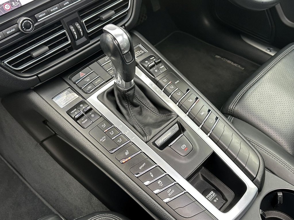 Used Porsche Macan 2020 for sale - 76901157: Photo 29