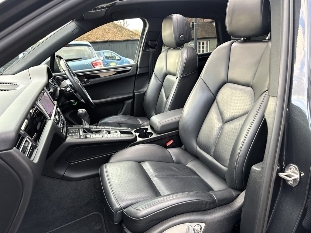 Used Porsche Macan 2020 for sale - 76901157: Photo 30