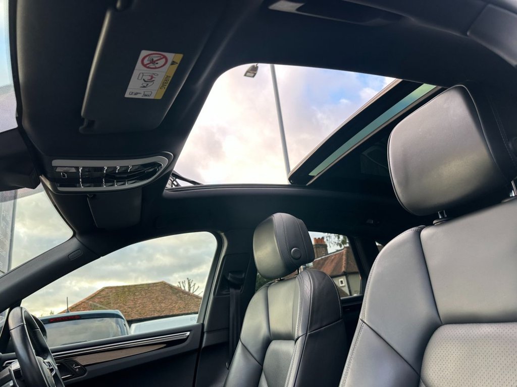 Used Porsche Macan 2020 for sale - 76901157: Photo 32