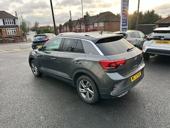 Used Volkswagen T-Roc 2022 for sale - 77227491: Photo