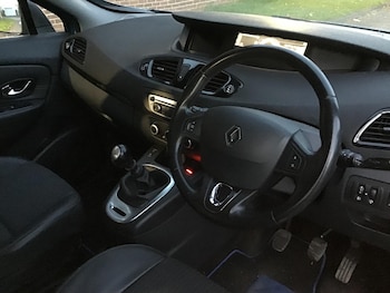 Used Renault Grand Scenic 2013 for sale - 76388774: Photo