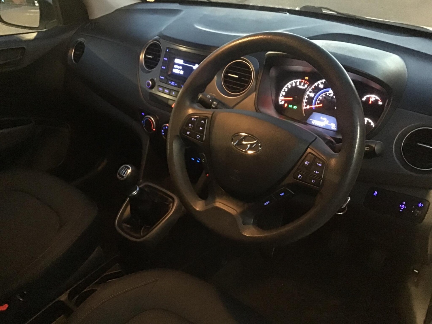 Used Hyundai i10 2018 for sale - 76865838: Photo 2