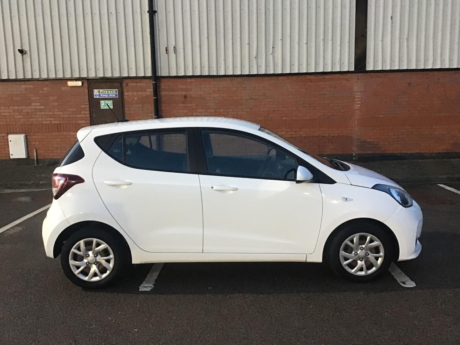 Used Hyundai i10 2018 for sale - 76865838: Photo 23