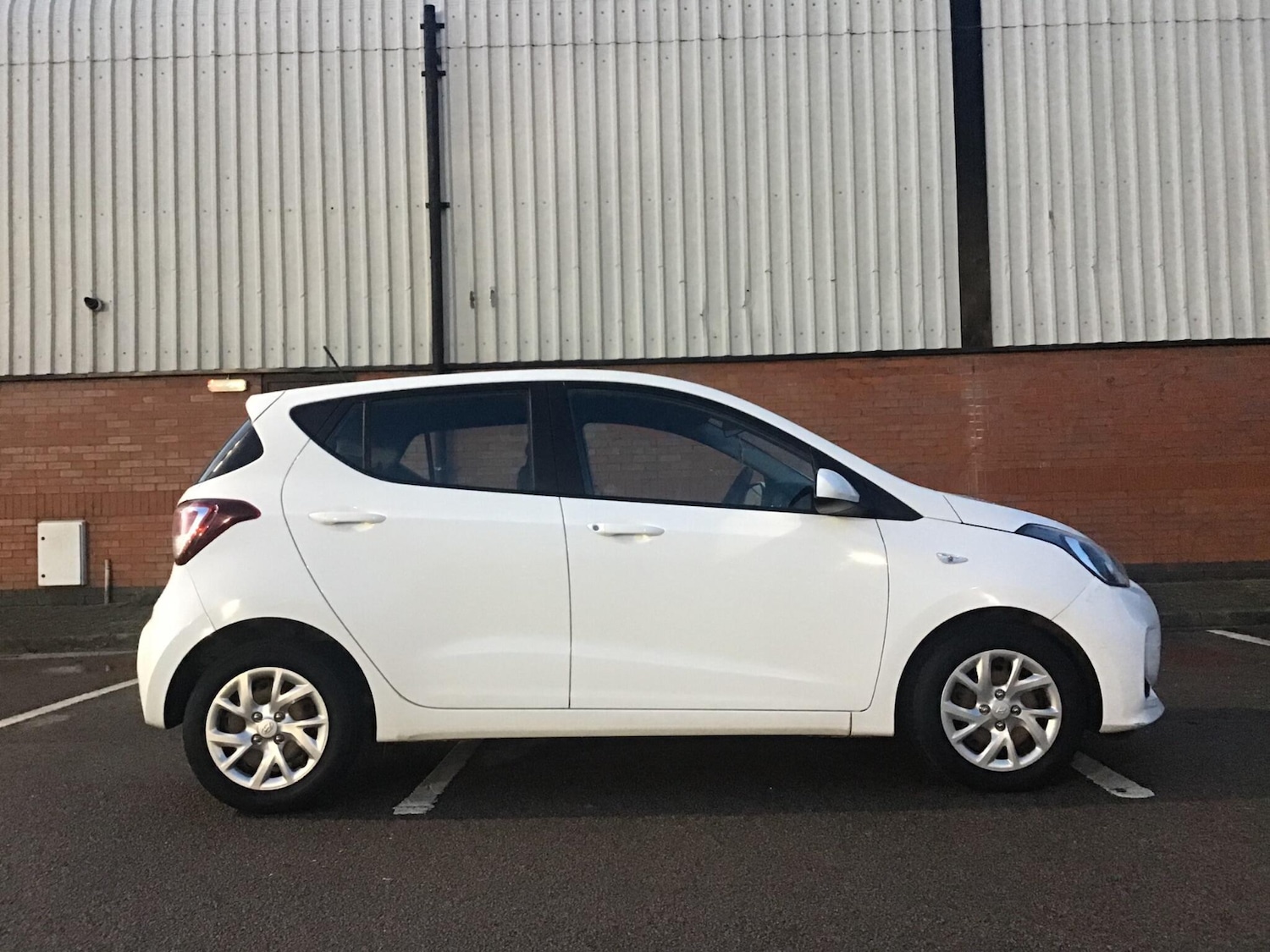 Used Hyundai i10 2018 for sale - 76865838: Photo 24