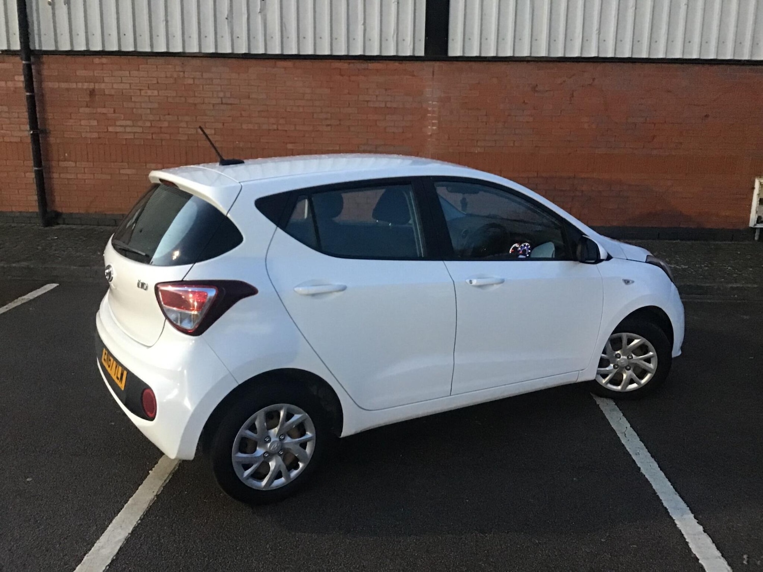 Used Hyundai i10 2018 for sale - 76865838: Photo 3
