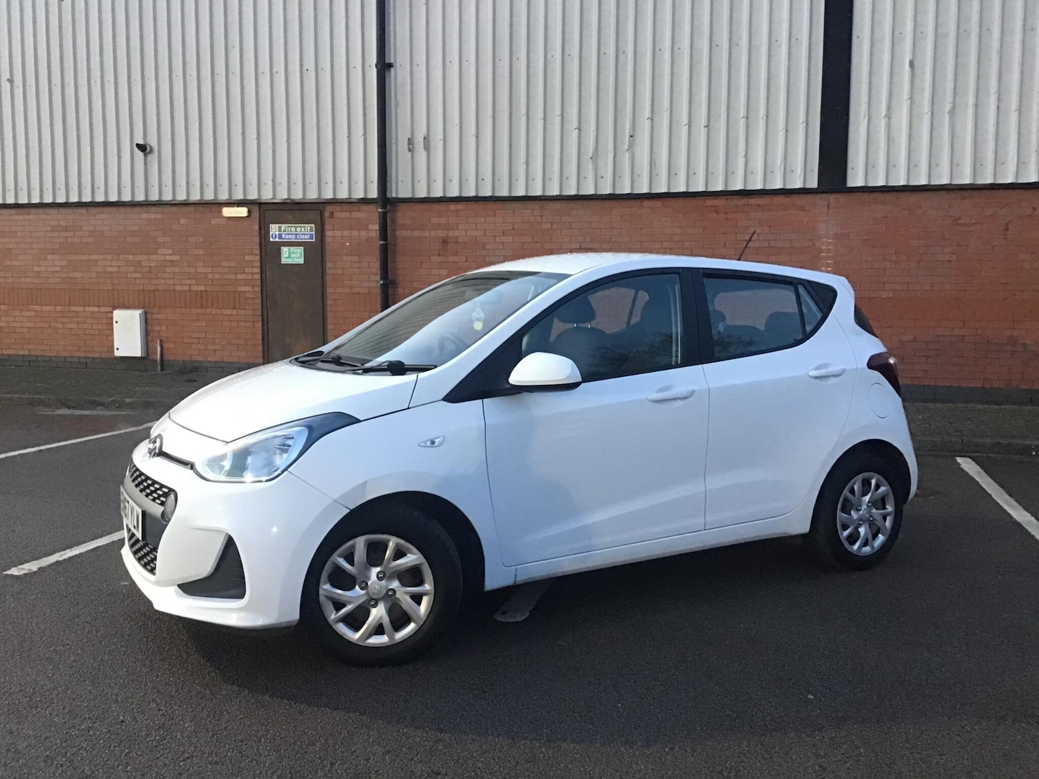 Used Hyundai i10 2018 for sale - 76865838: Photo 4