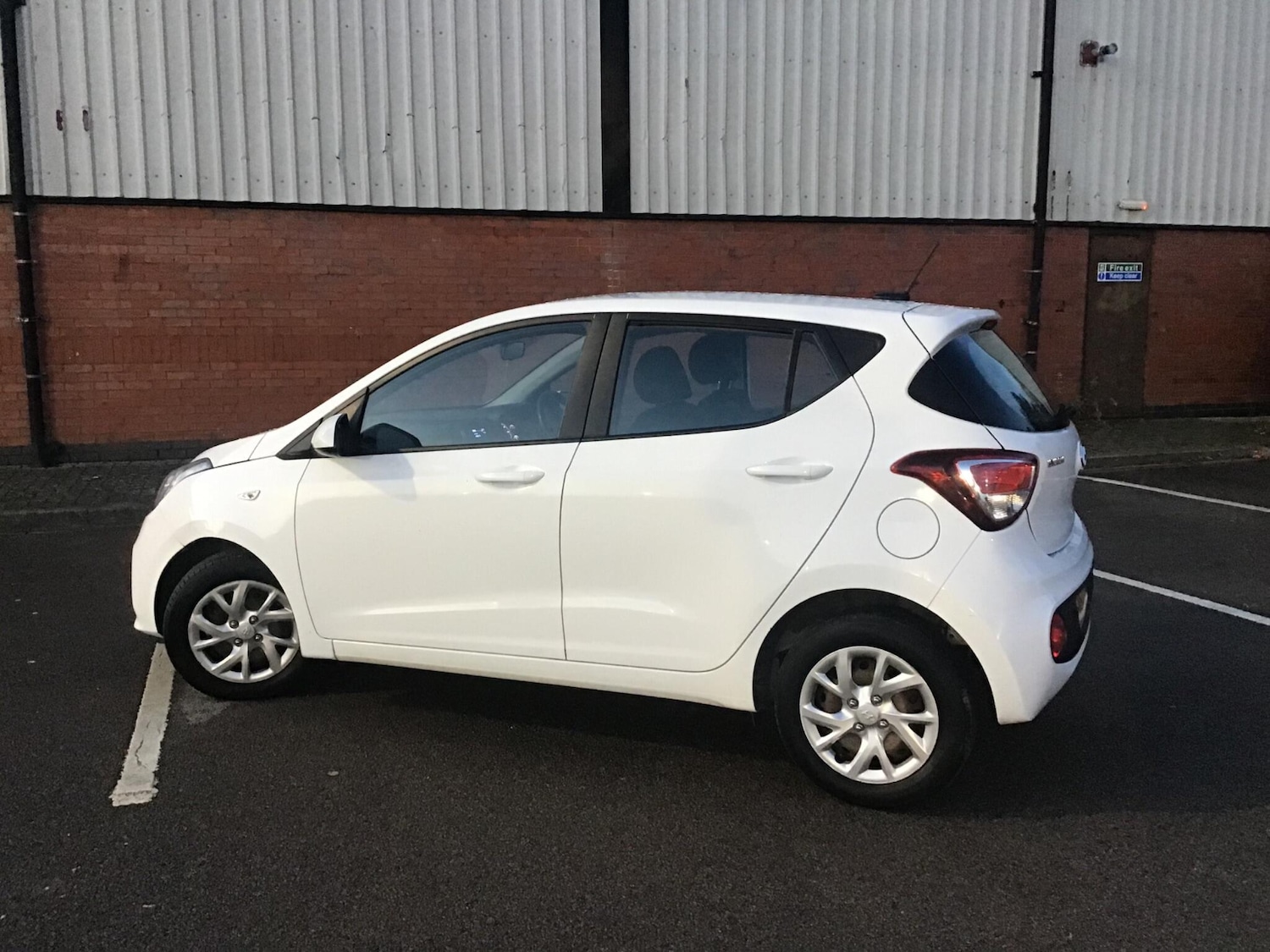 Used Hyundai i10 2018 for sale - 76865838: Photo 5