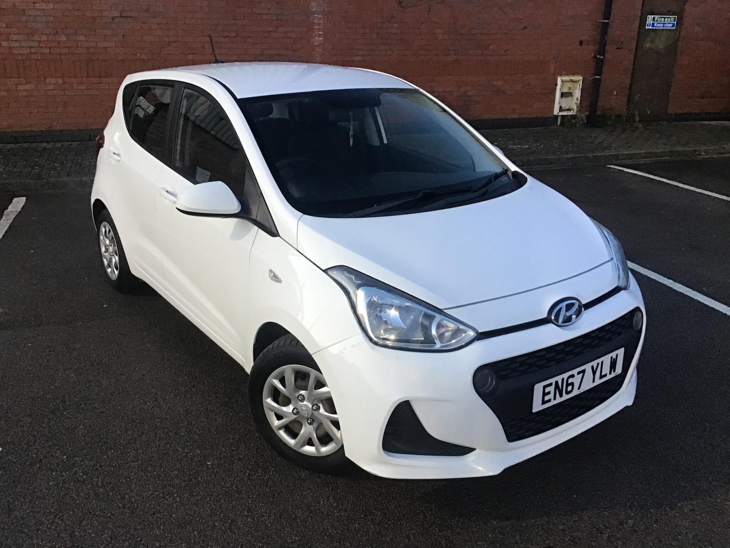 Used Hyundai i10 2018 for sale - 76865838: Photo 6