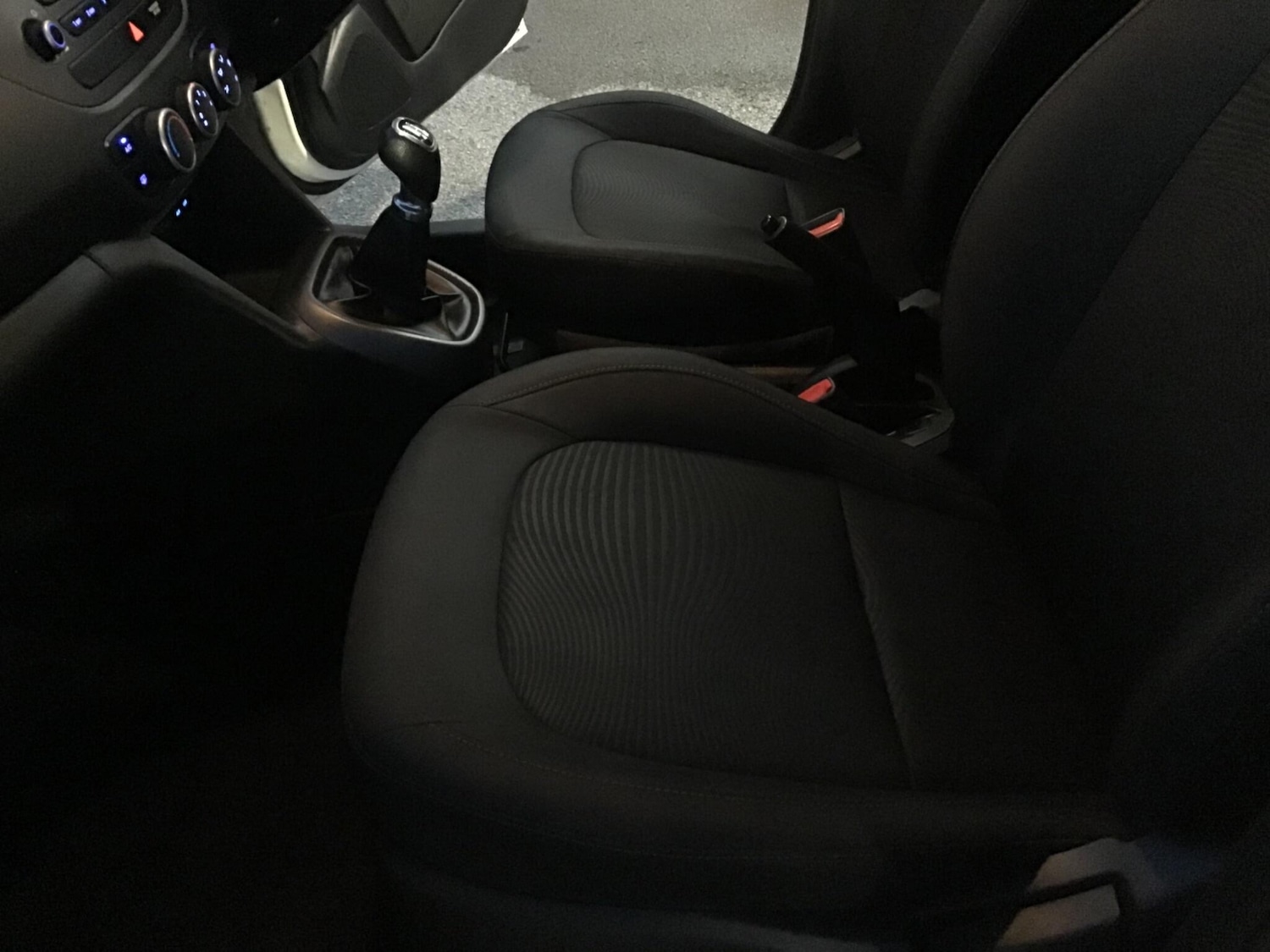 Used Hyundai i10 2018 for sale - 76865838: Photo 61