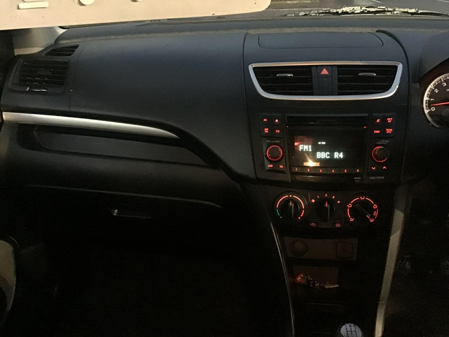 Used Suzuki Swift 2015 for sale - 76936100: Photo 30