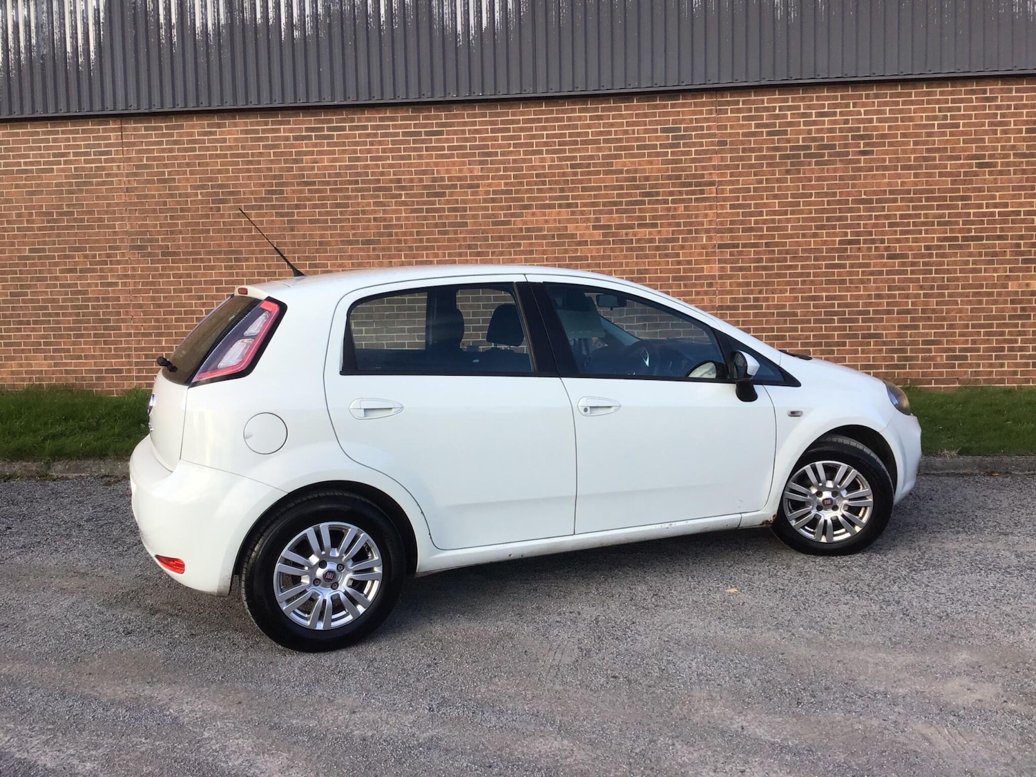Used Fiat Punto 2014 for sale - 76446805: Photo 2