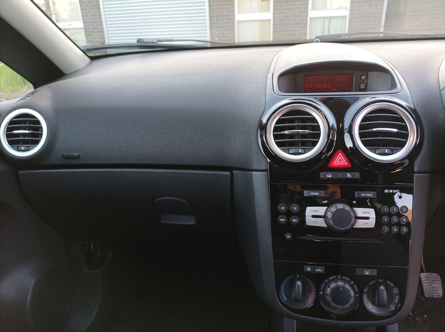 Used Vauxhall Corsa 2012 for sale - 76084935: Photo 52