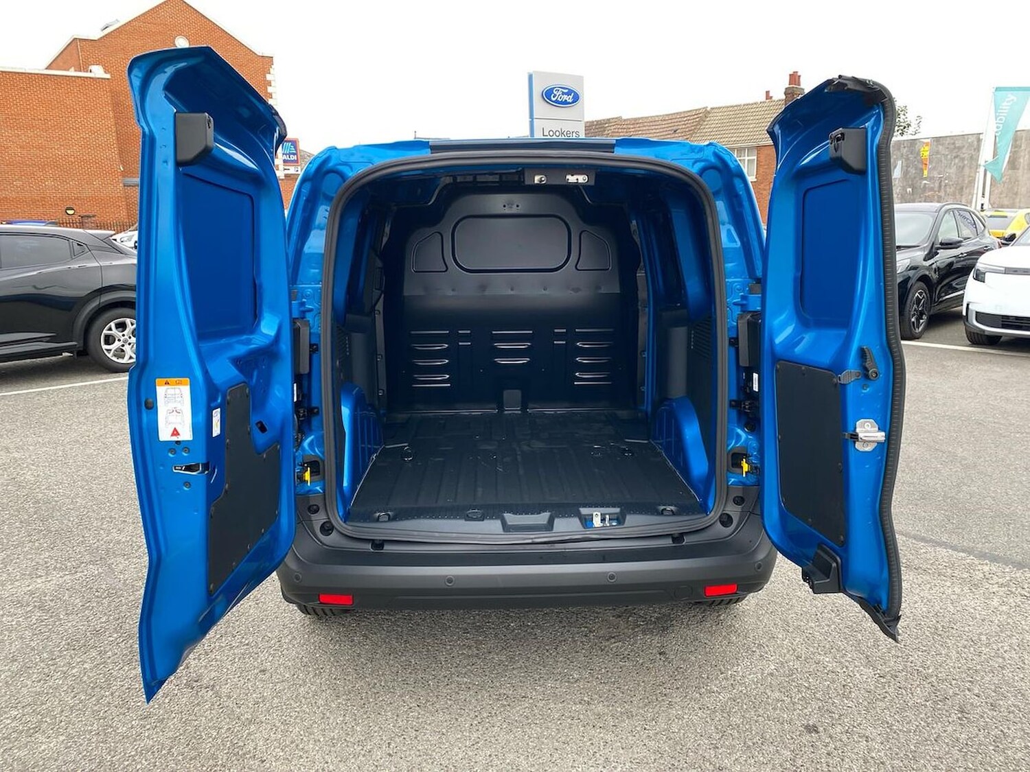 Used Ford Transit Courier 2025 for sale - 76243180: Photo 6