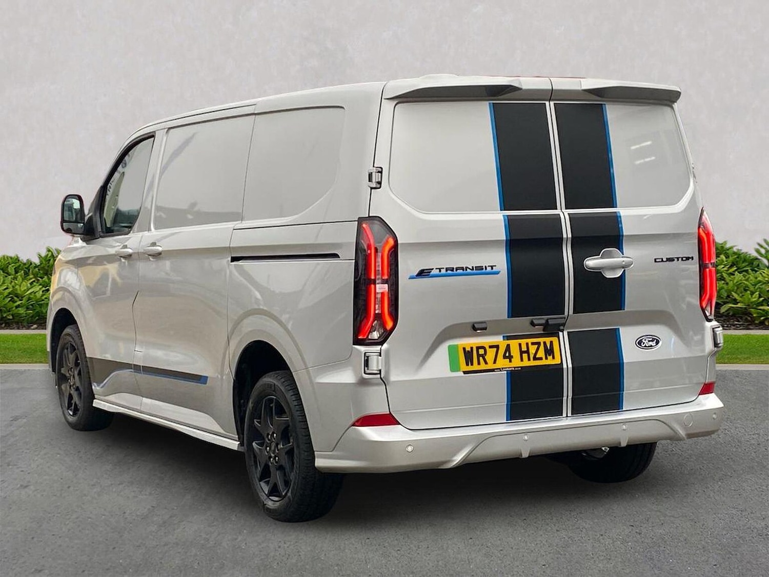 Used Ford Transit Custom 2024 for sale - 77635500: Photo 2