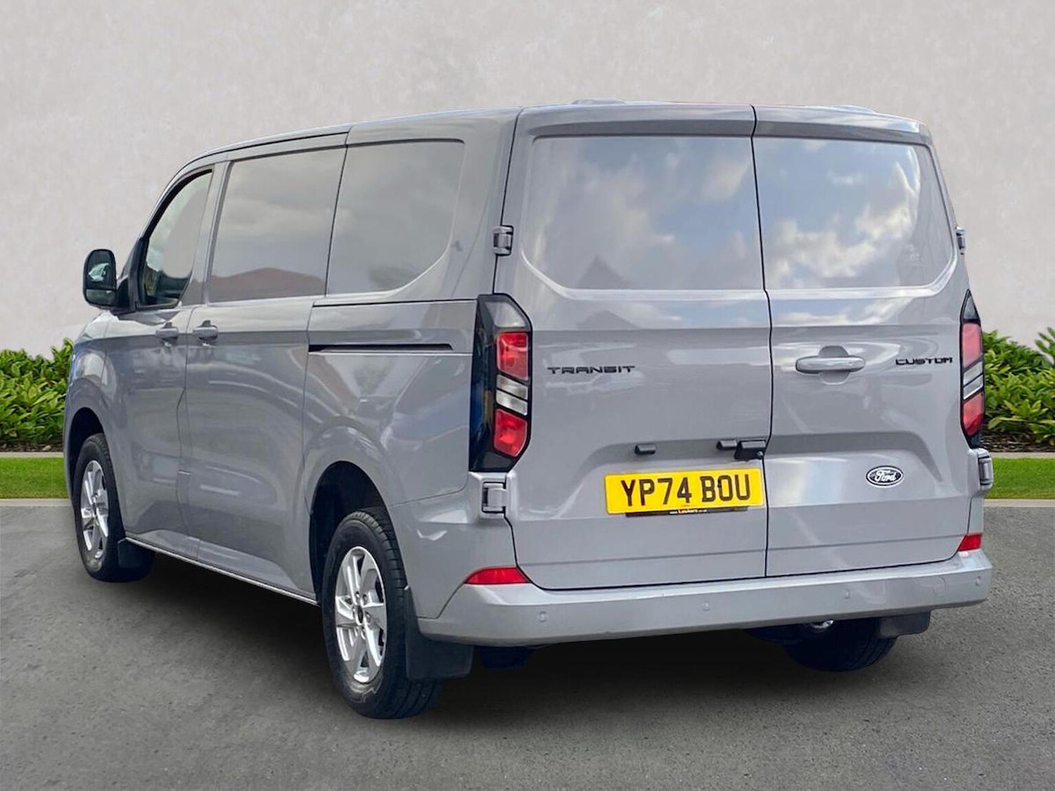 Used Ford Transit Custom 2024 for sale - 76376810: Photo 2