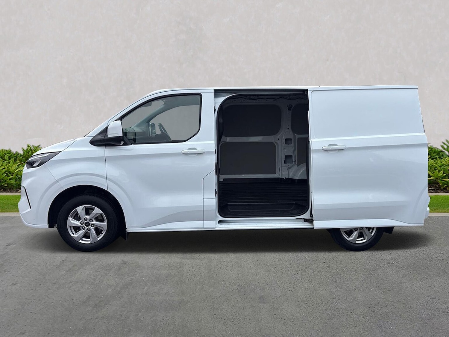 Used Ford Transit Custom 2023 for sale - 77489615: Photo 2