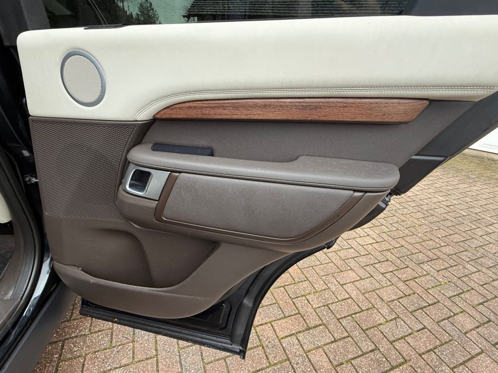 Used Land Rover Discovery 2017 for sale - 76848325: Photo 25