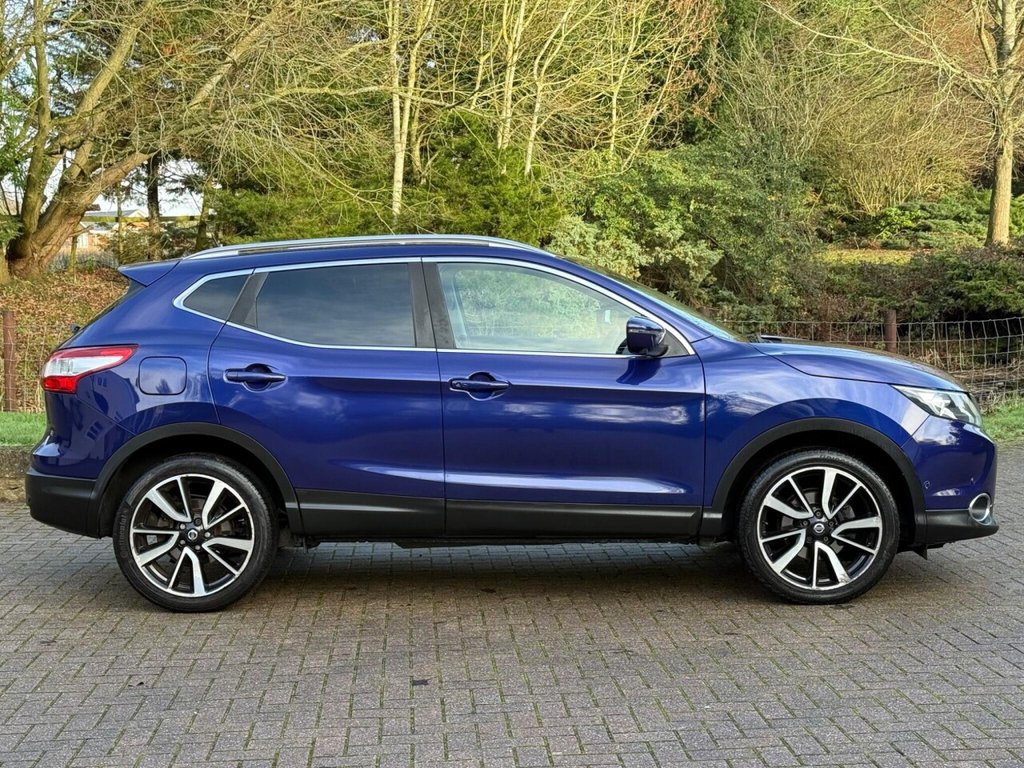 Used Nissan Qashqai 2017 for sale - 77014530: Photo 2