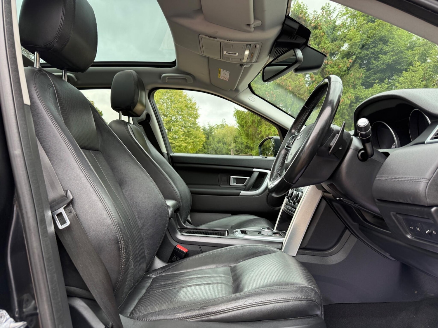 Used Land Rover Discovery Sport 2015 for sale - 76282693: Photo 2