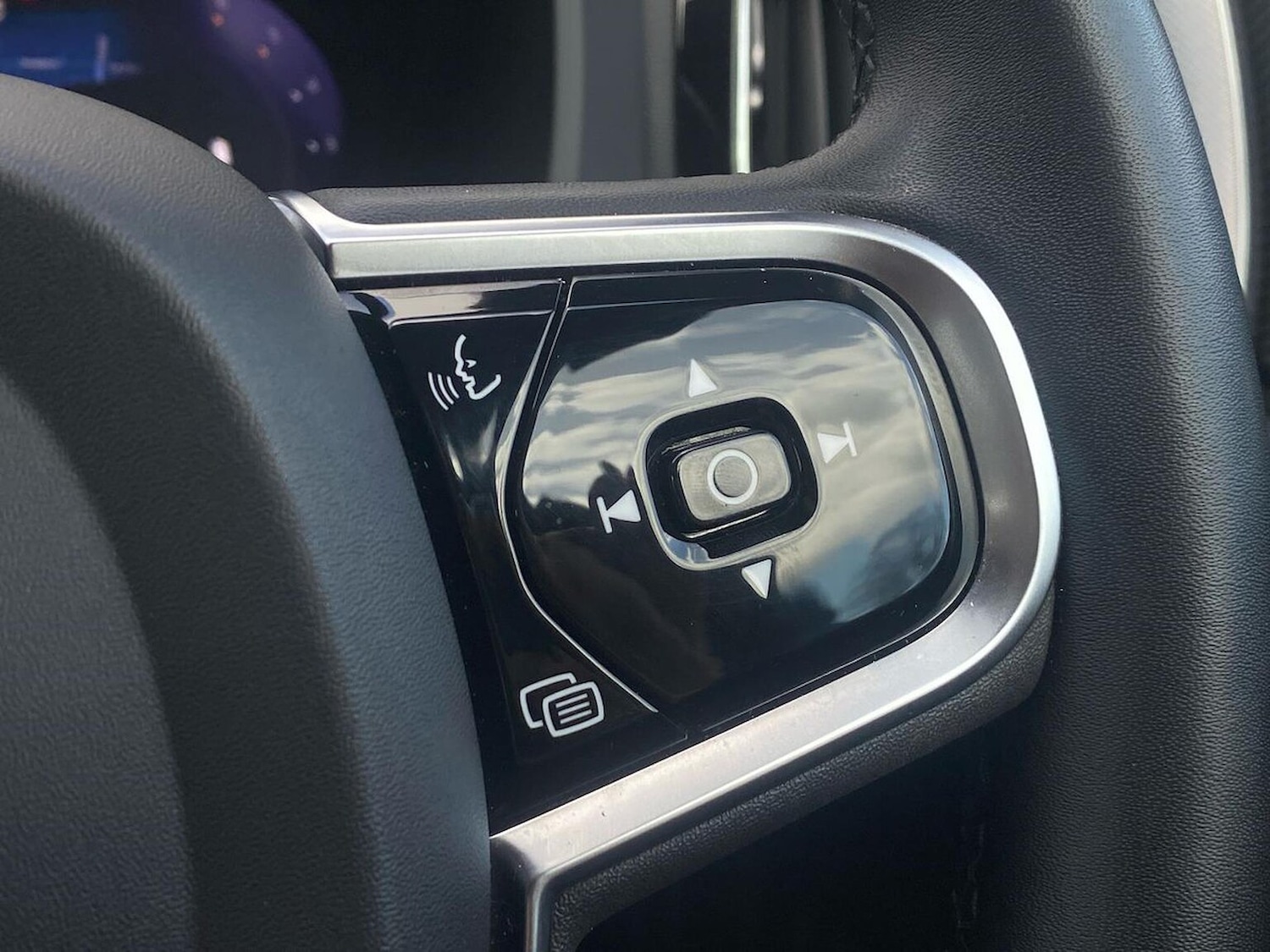 Used Volvo XC60 2023 for sale - 78202073: Photo 25