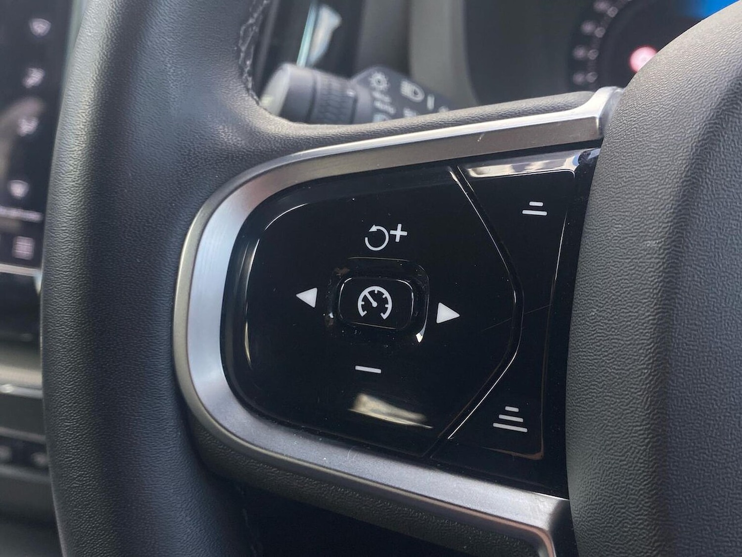 Used Volvo XC60 2023 for sale - 78202073: Photo 26