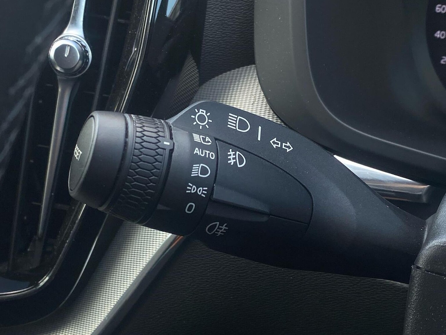 Used Volvo XC60 2023 for sale - 78202073: Photo 28