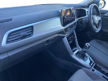 Used Volkswagen T-Roc 2023 for sale - 79371868: Photo