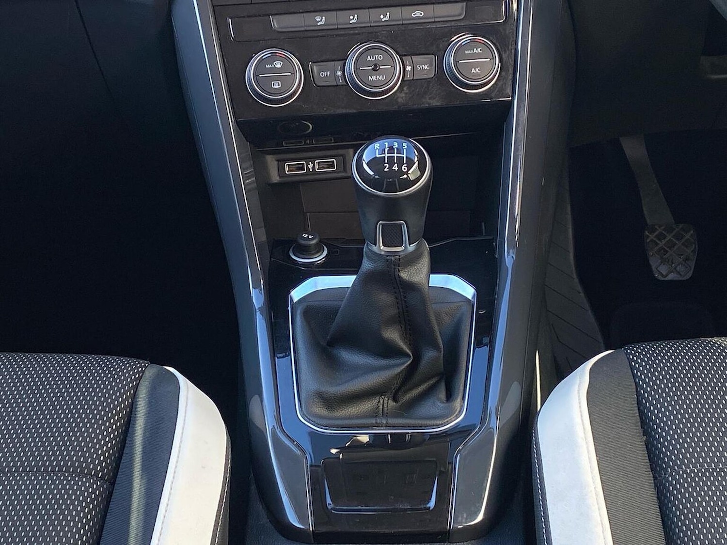 Used Volkswagen T-Roc 2018 for sale - 76931623: Photo 12