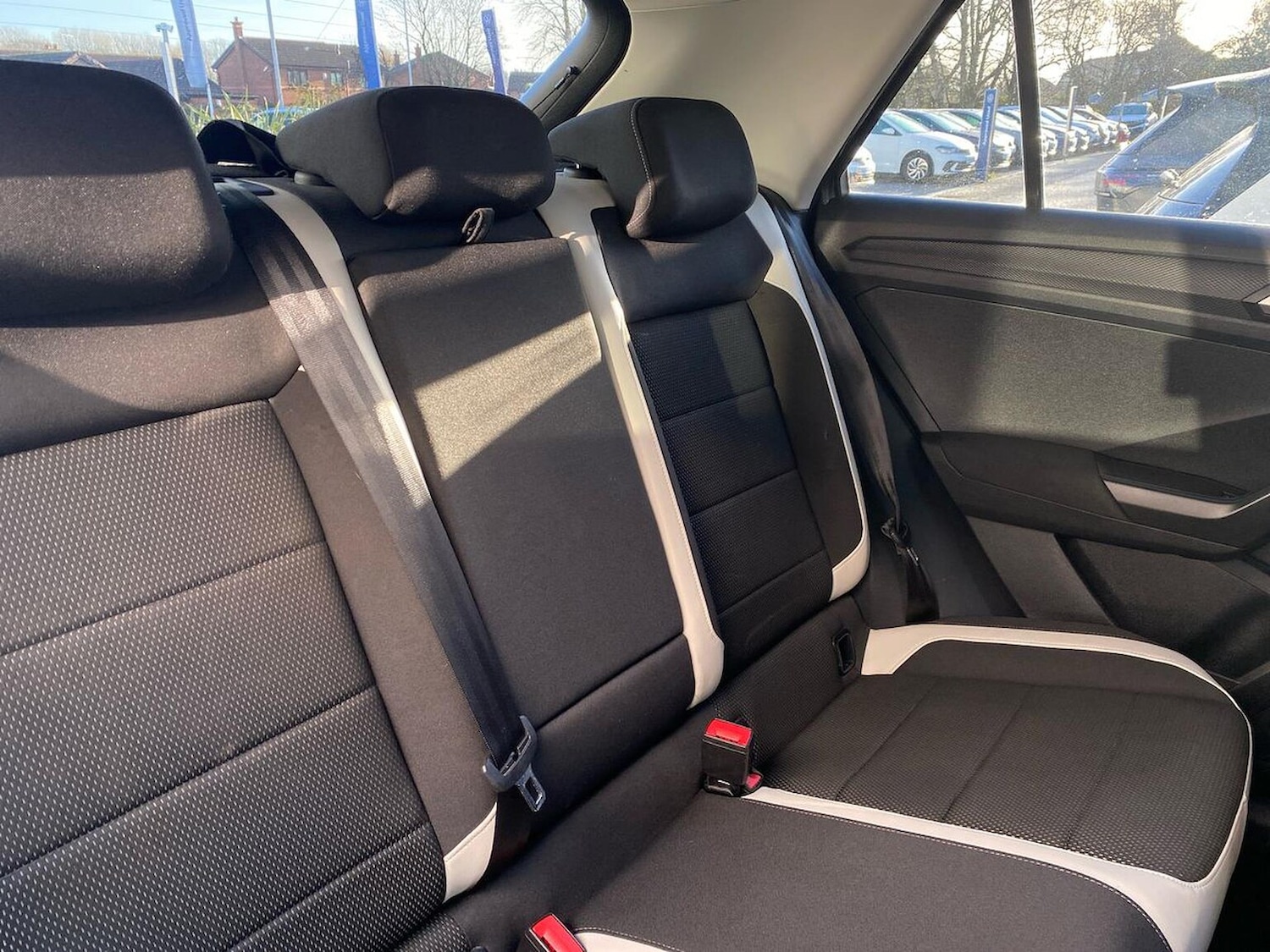 Used Volkswagen T-Roc 2018 for sale - 76931623: Photo 15