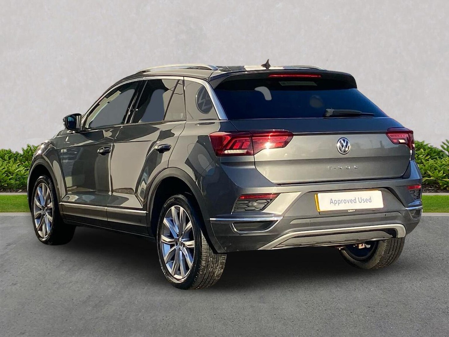 Used Volkswagen T-Roc 2018 for sale - 76931623: Photo 2