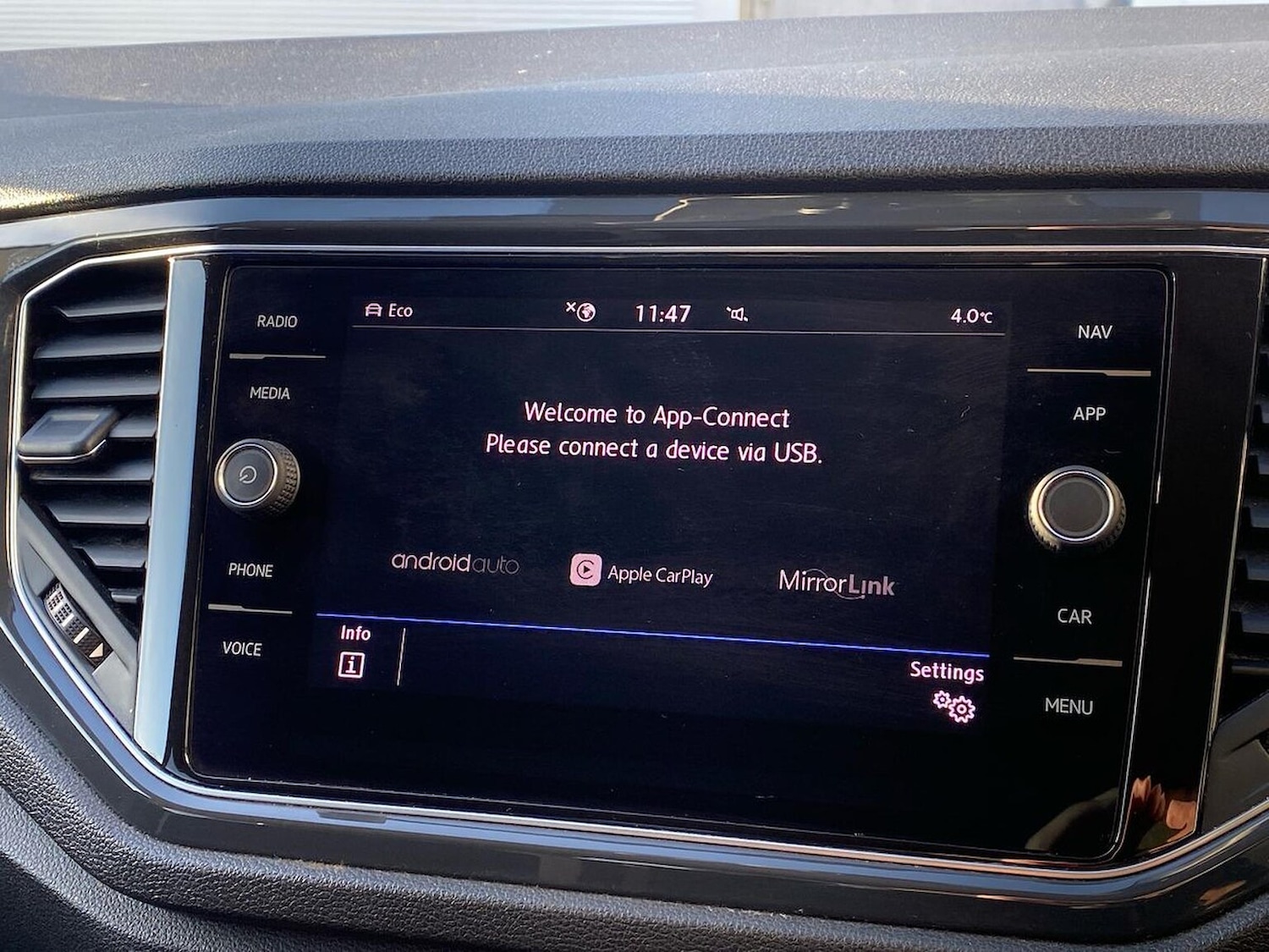 Used Volkswagen T-Roc 2018 for sale - 76931623: Photo 23