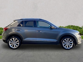 Used Volkswagen T-Roc 2018 for sale - 76931623: Photo