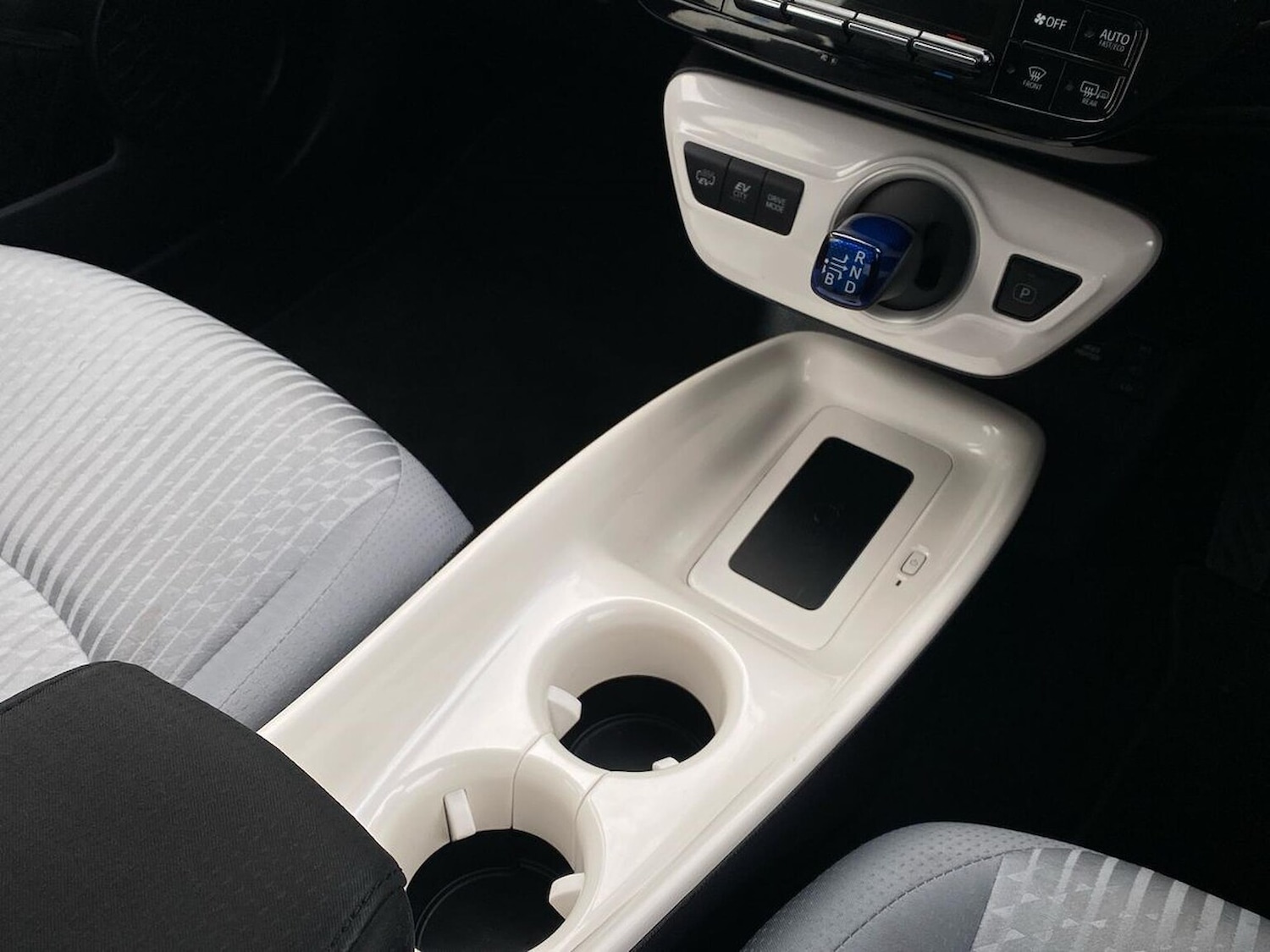 Used Toyota Prius 2018 for sale - 77759339: Photo 10