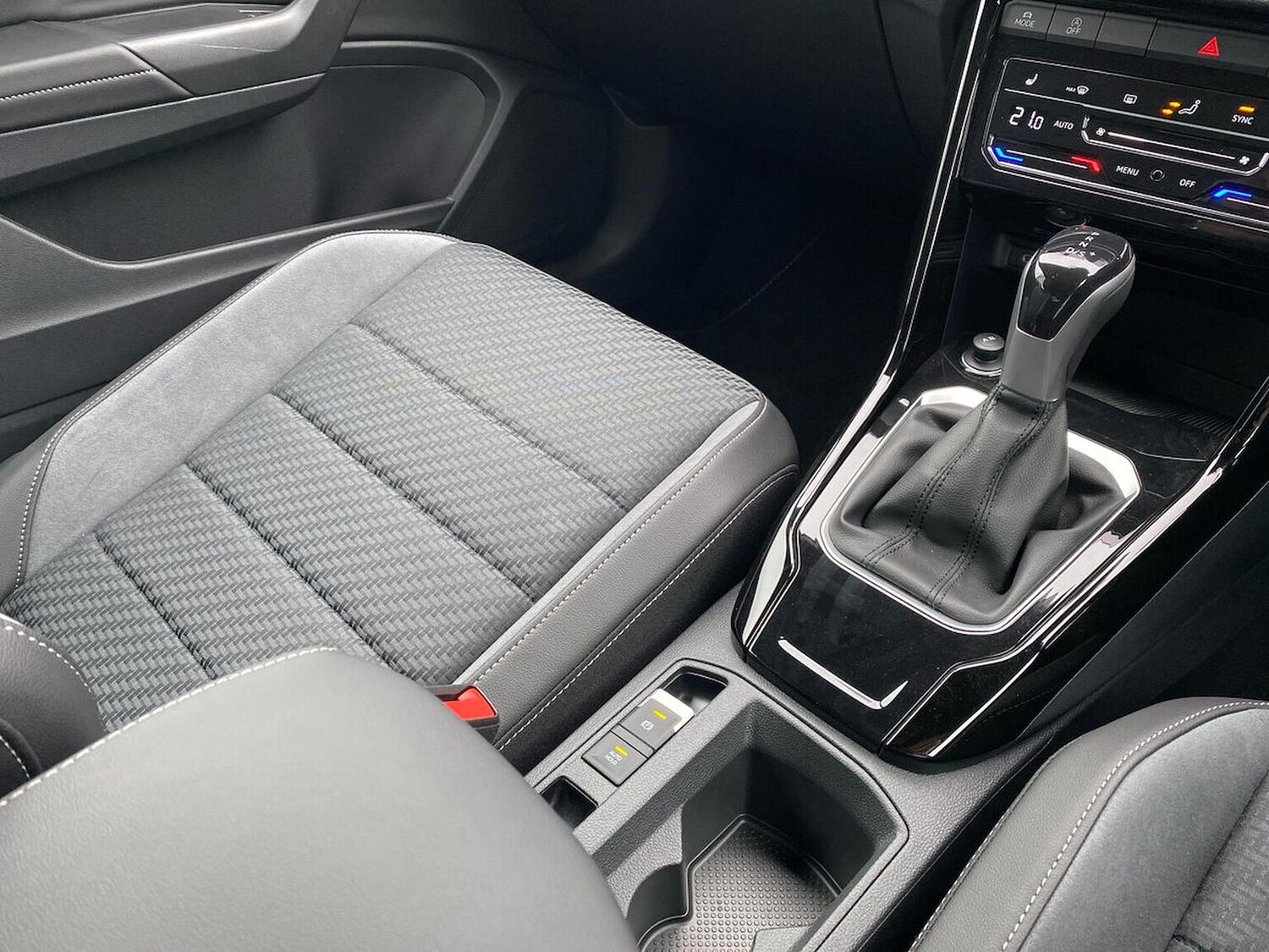 Used Volkswagen T-Roc 2025 for sale - 76134159: Photo 13