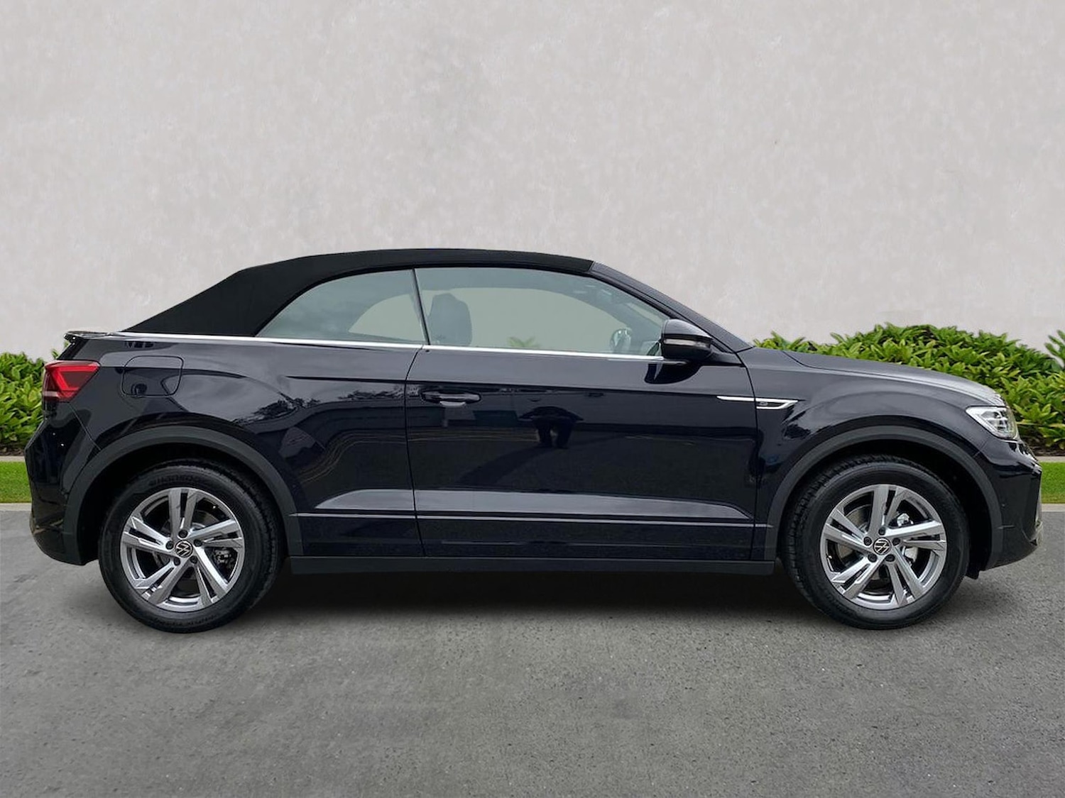 Used Volkswagen T-Roc 2025 for sale - 76134159: Photo 3