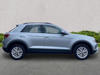 Used Volkswagen T-Roc 2024 for sale - 77980029: Photo