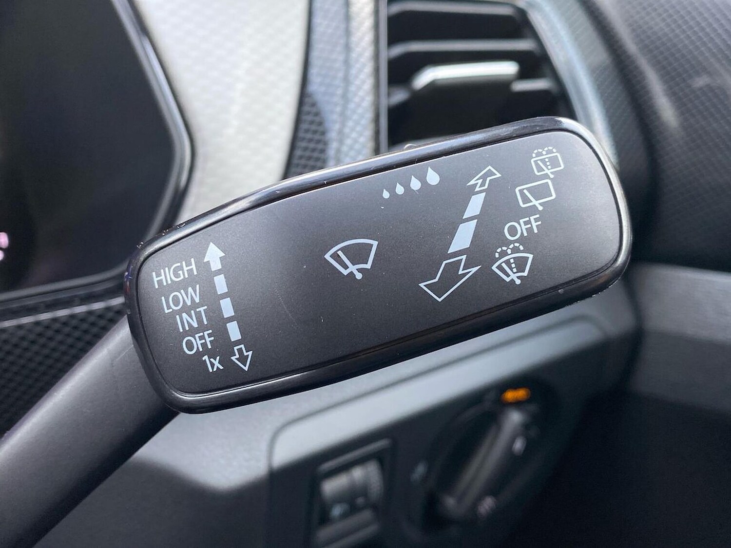 Used Volkswagen T-Cross 2024 for sale - 76177180: Photo 28