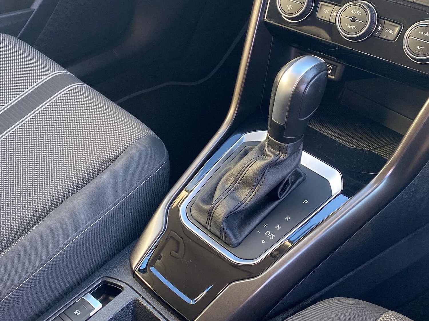 Used Volkswagen T-Roc 2020 for sale - 76778309: Photo 8