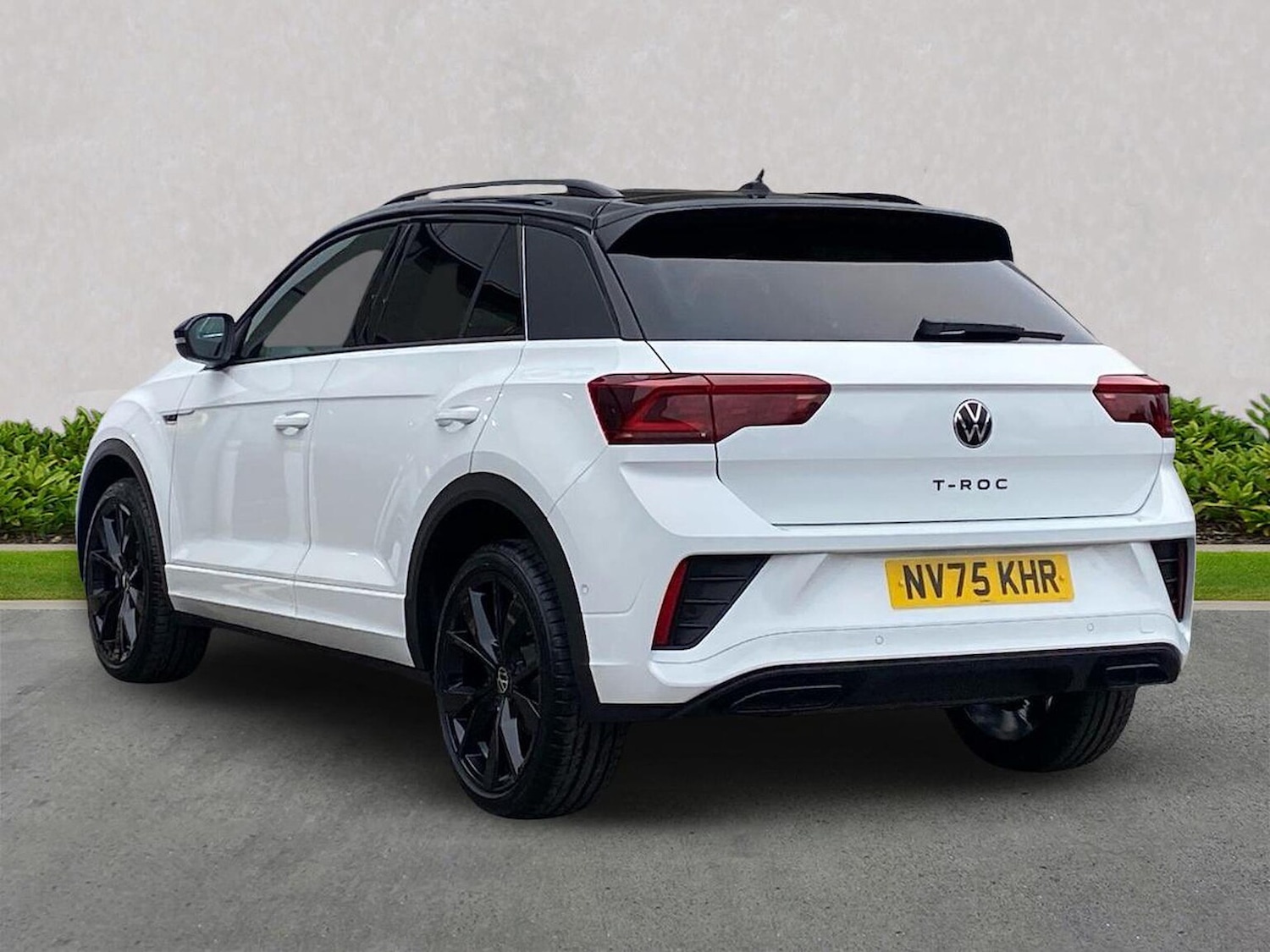 Used Volkswagen T-Roc 2025 for sale - 77078032: Photo 2