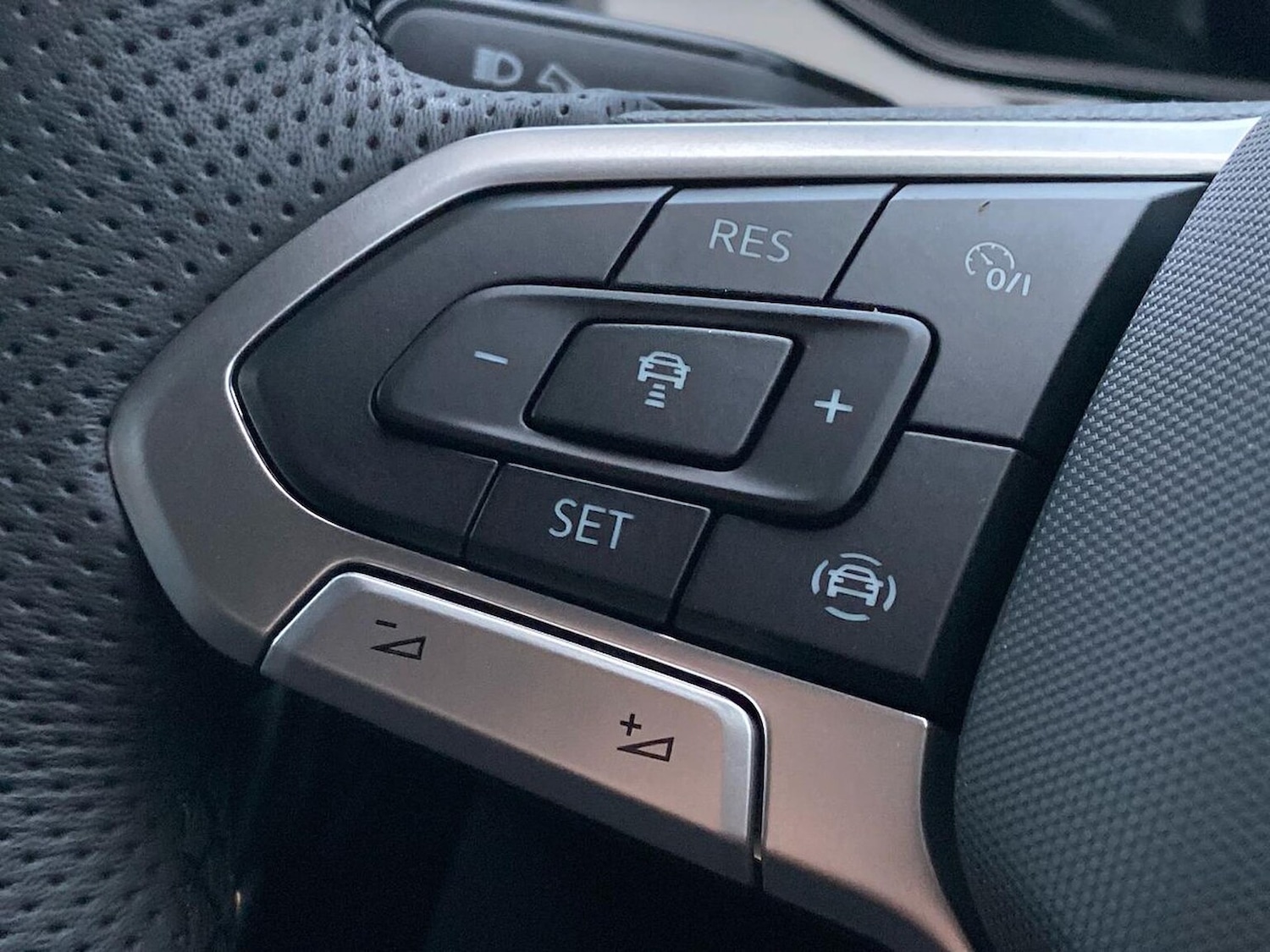 Used Volkswagen T-Roc 2025 for sale - 77078032: Photo 24