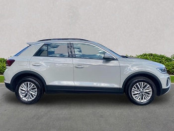 Used Volkswagen T-Roc 2024 for sale - 78312082: Photo